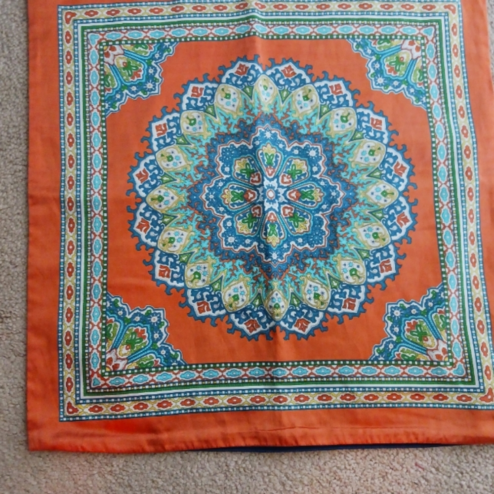 Potterybrn pillow cover only 18×18 with zipper